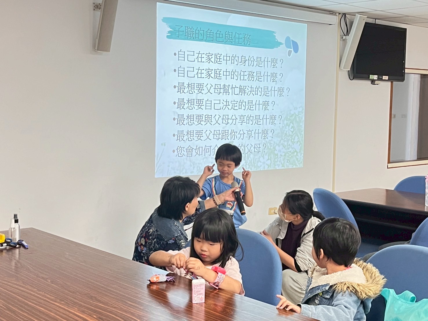 1140427親子天天連線講座-講師引導孩子講述對爸媽的期待
